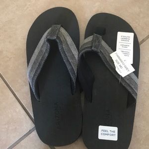 Arizona jeans company men’s size medium flip flops